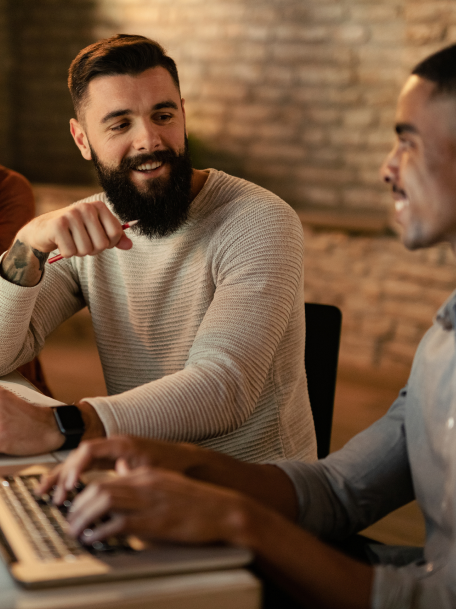young-entrepreneurs-working-late-communicating-office-focus-is-man-with-beard 1